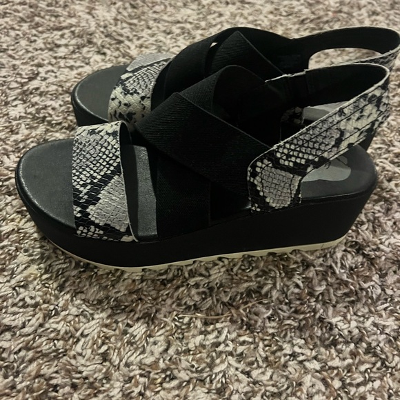 Sorel Women's Cameron Flatform Slingback Sandal - Black, Snake shirt size 6 - Picture 4 of 7
